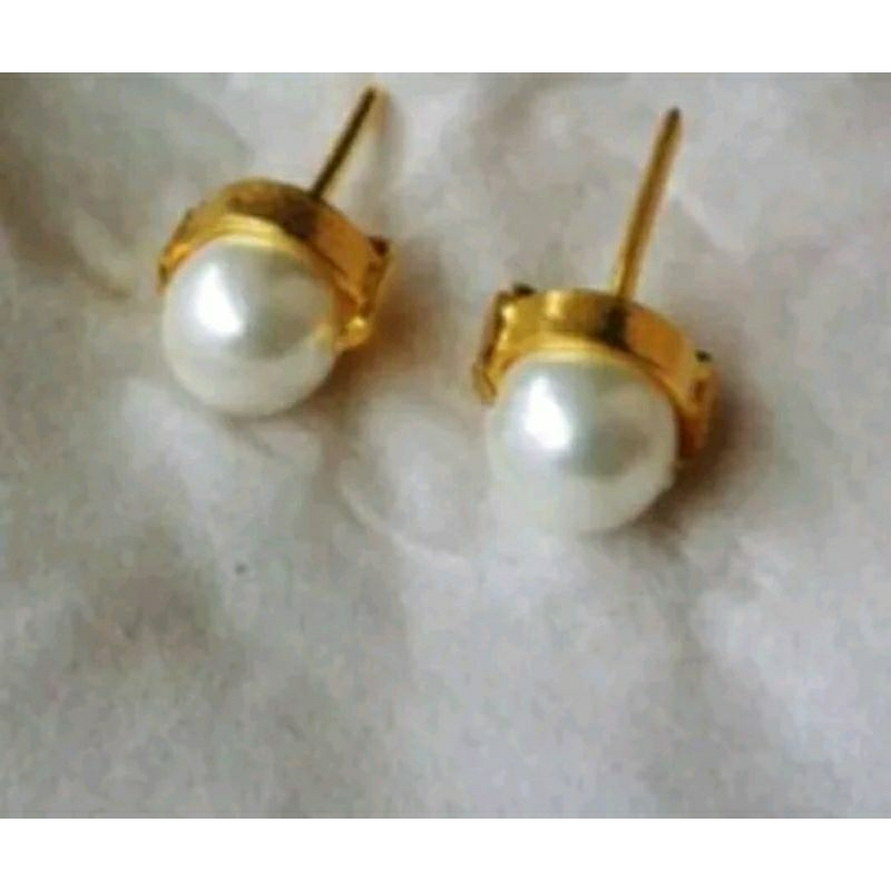 giwang emas dengan mutiara air laut