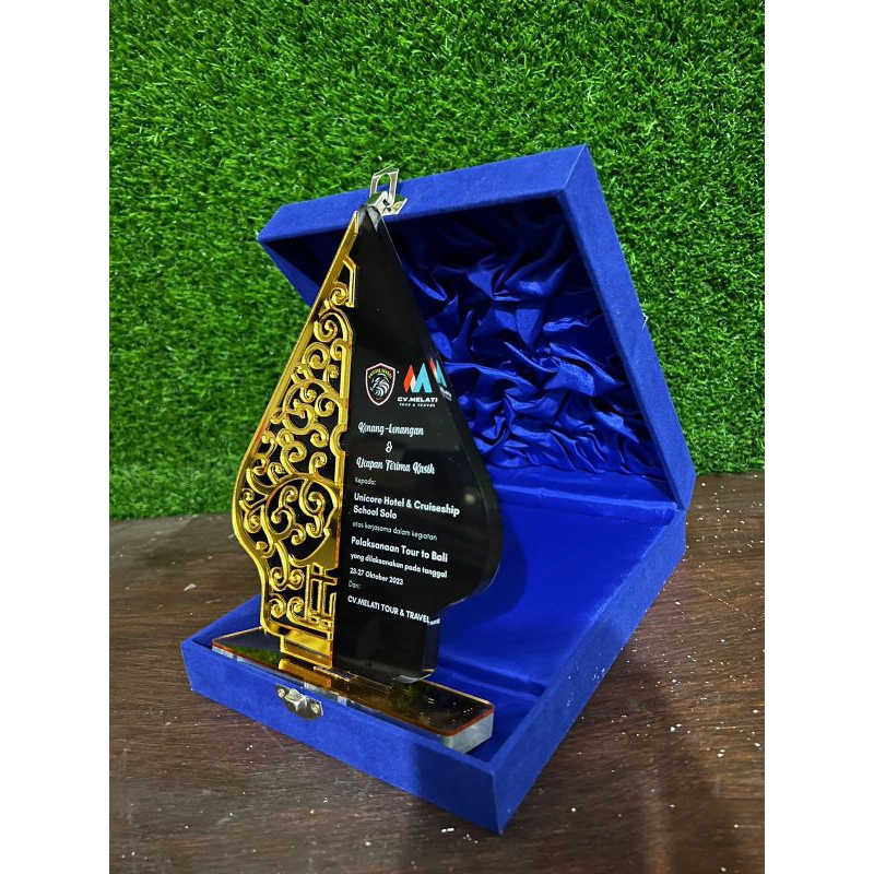 Plakat Akrilik Model Gunungan Custom