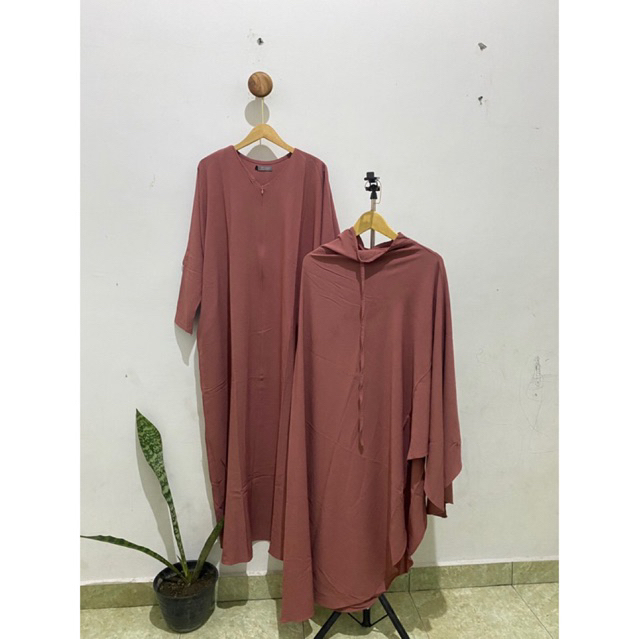 Preloved Zaysaku Mawda abaya set bergo