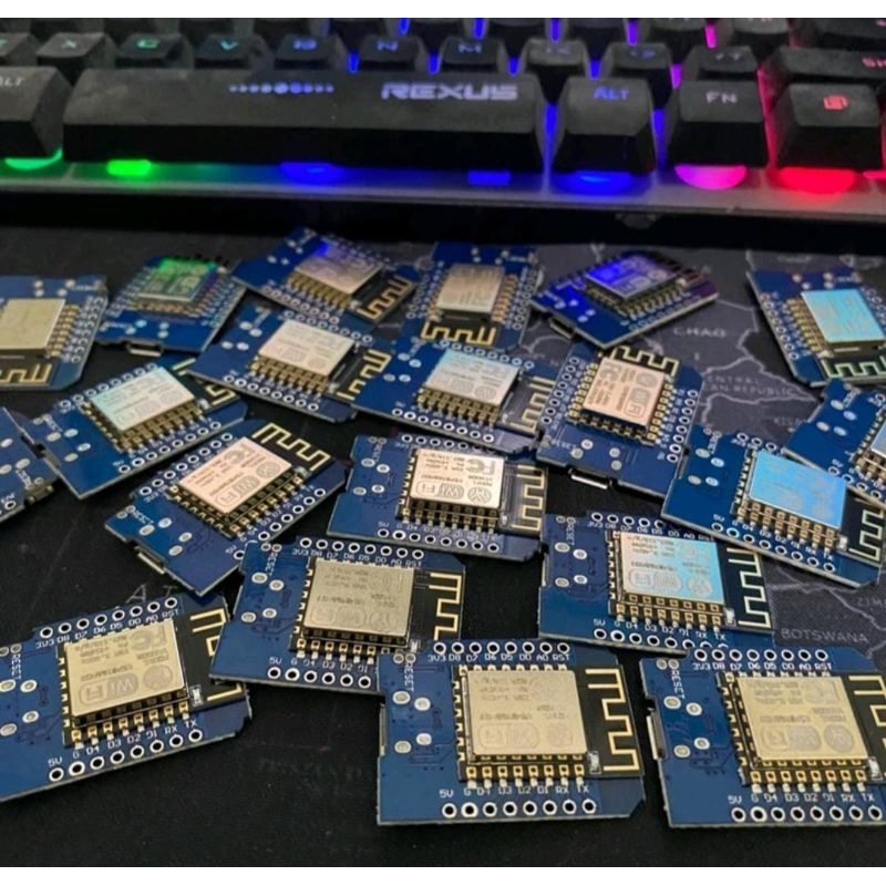 IC WEMOS SUDAH ISI PROGRAM STROBO 5BARIS RUNNING TEKS