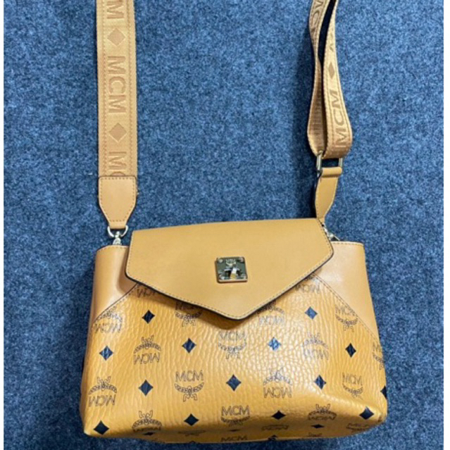 Second Bag  MCM Essensial Crossbody in Visetos