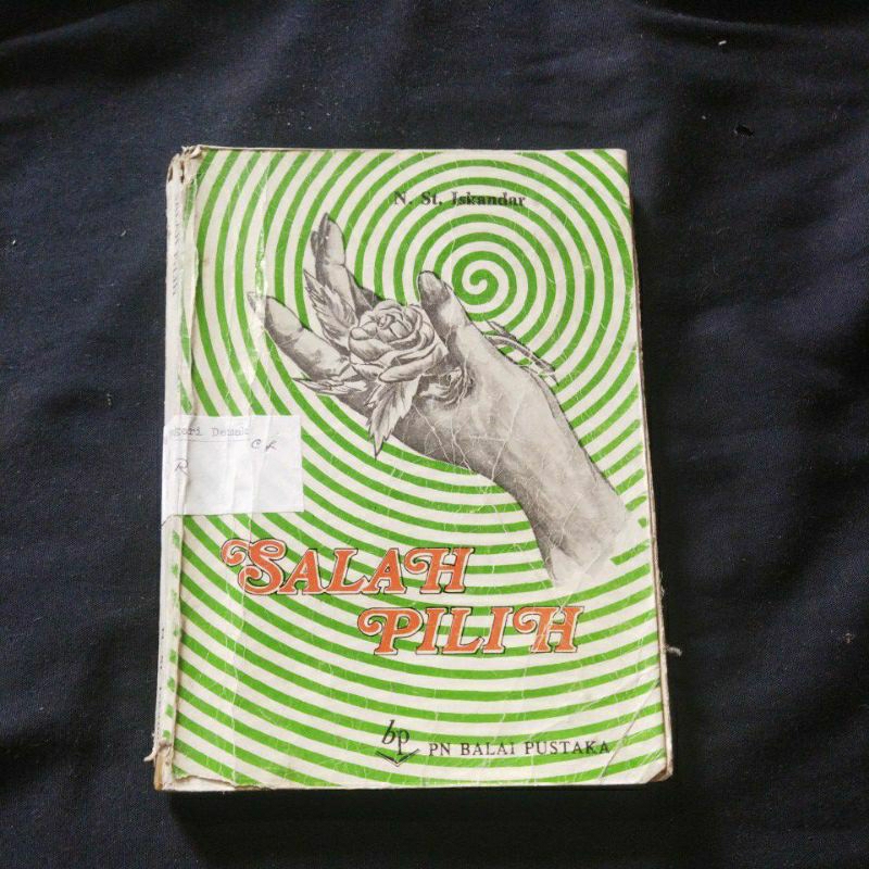 buku sastra salah pilih