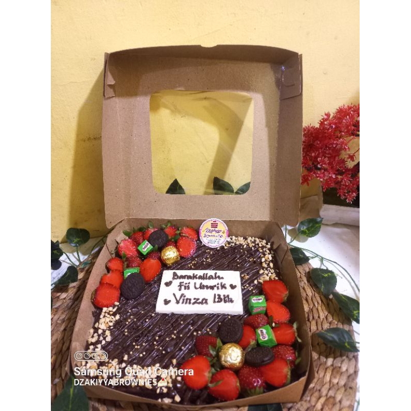 

fudgy brownies//brownies ultah semarang ukuran 20x20cm