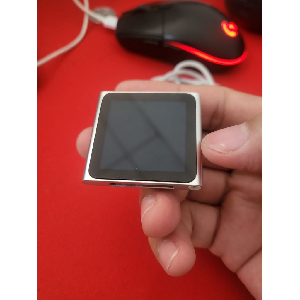 Ipod nano 6th GEN storage 8GB SECOND