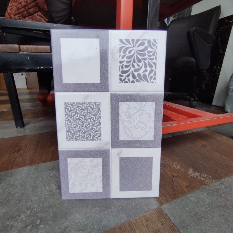 Keramik dinding 25x40 mulia motif batik