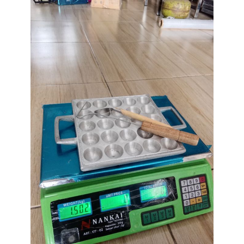 cetakan kue takoyaki telur puyuh/kue sate telur cubit isi 25 lubang plus sendok cukilan