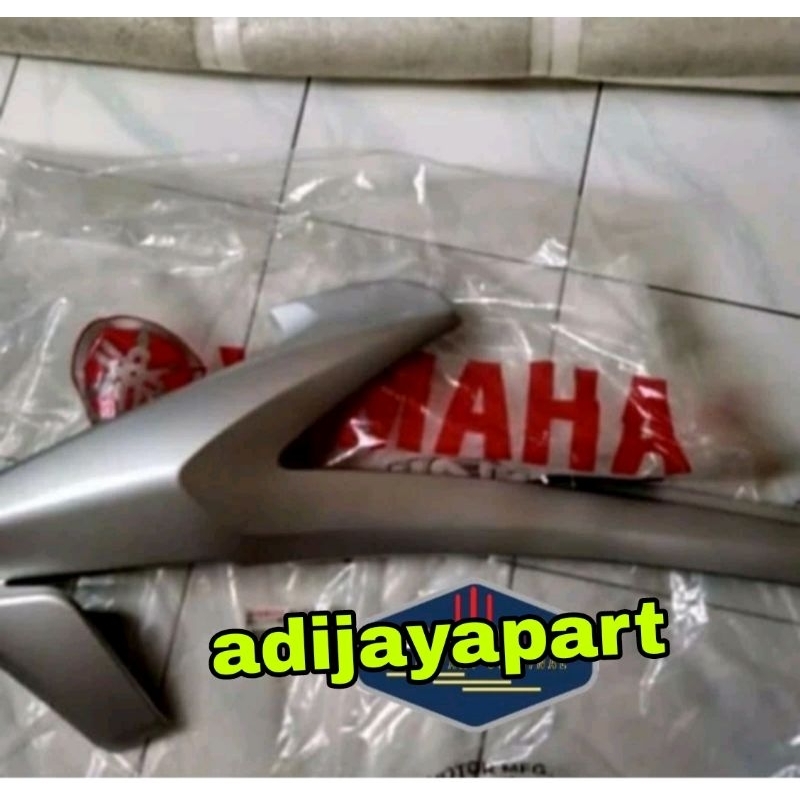 COver side sayap tangki kanan kiri vixion 150 abu grey vixion r original yamaha