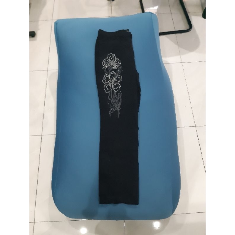 Celana Bahan Bekas Wanita