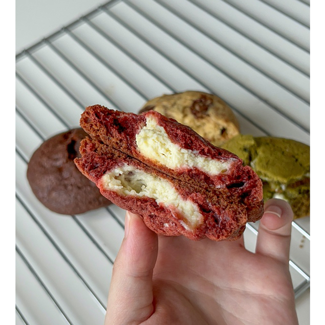 

RED VELVET CREAM CHEESE cookies