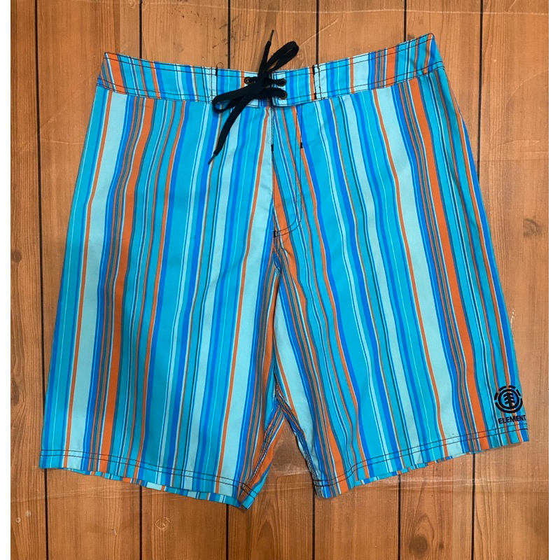 celana pendek element