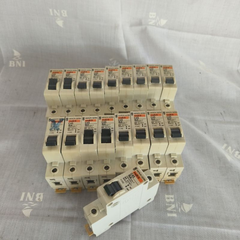 mcb MERLIN GERIN MULTI9 C45 16A 3500w 1p