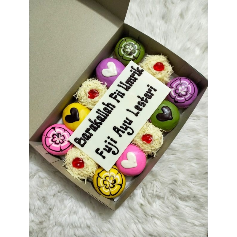 Kue donat cake ulang tahun ultah Aida's snack bandung unik murah eksklusif toping warna warni