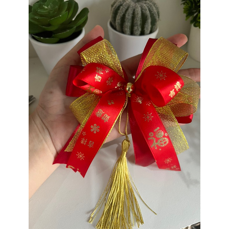 

Pita imlek / pita jadi / pita tempel / pita merah gold / pita kado / pita hampers / pita pesta / puta hadiah / pita costum