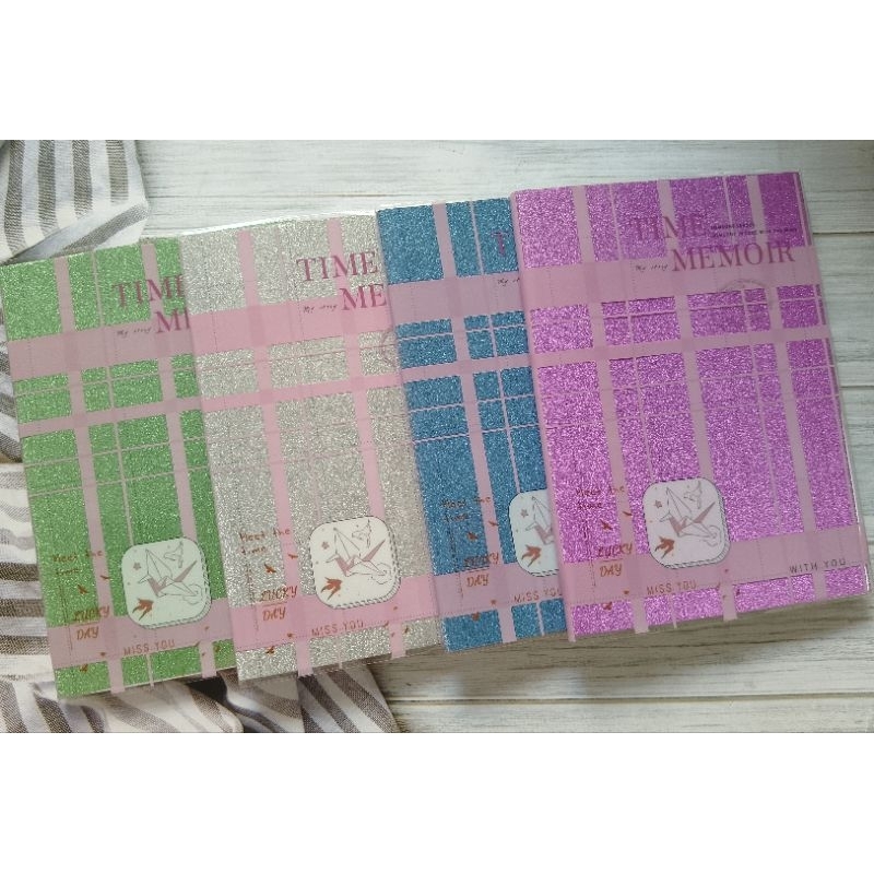 

NOTEBOOK A5 GLITER JT7025-31 ISI 60 LEMBAR KERTAS BERGARIS UK 20.3X14.5CM