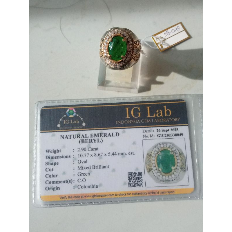 Natural emerald beryl Columbia