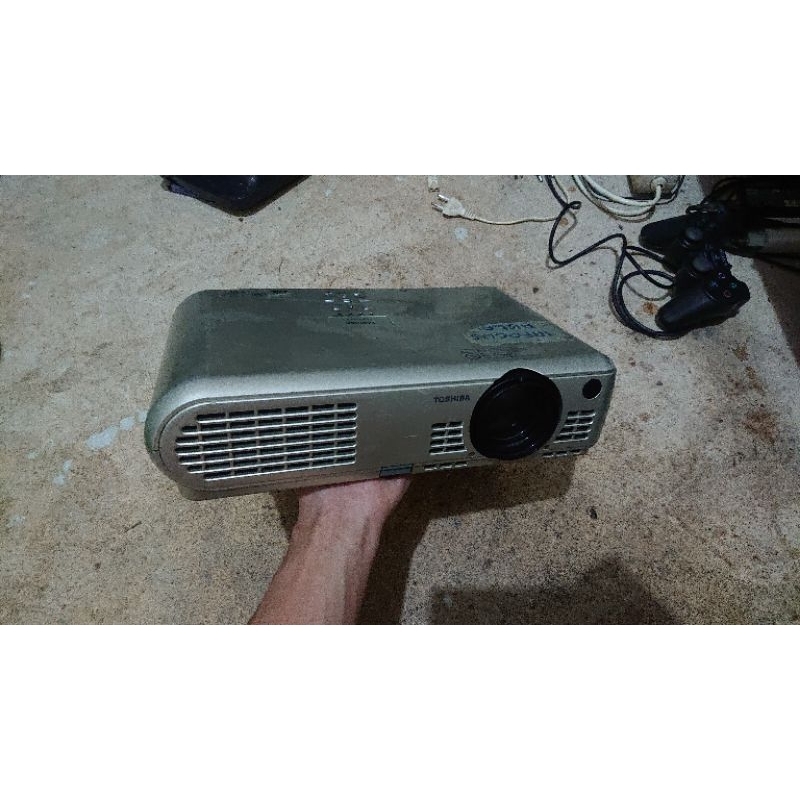 proyektor Toshiba tlp s71, bekas, unit only