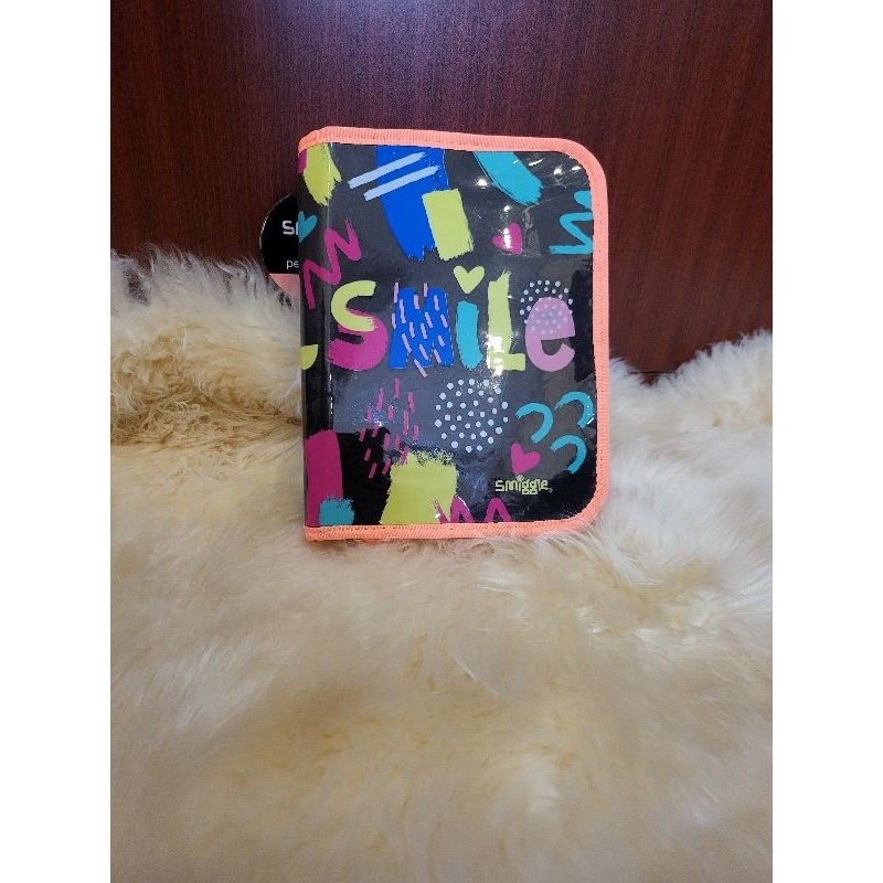 

TEMPAT PENSIL SMIGGLE