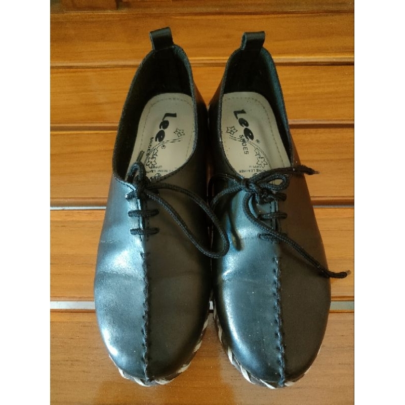 Preloved sepatu hitam Lee Shoes