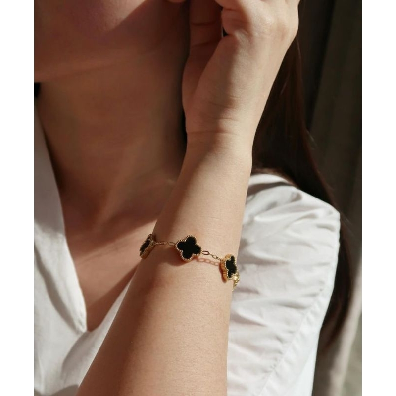 TITANIUM GELANG CLOVER HITAM