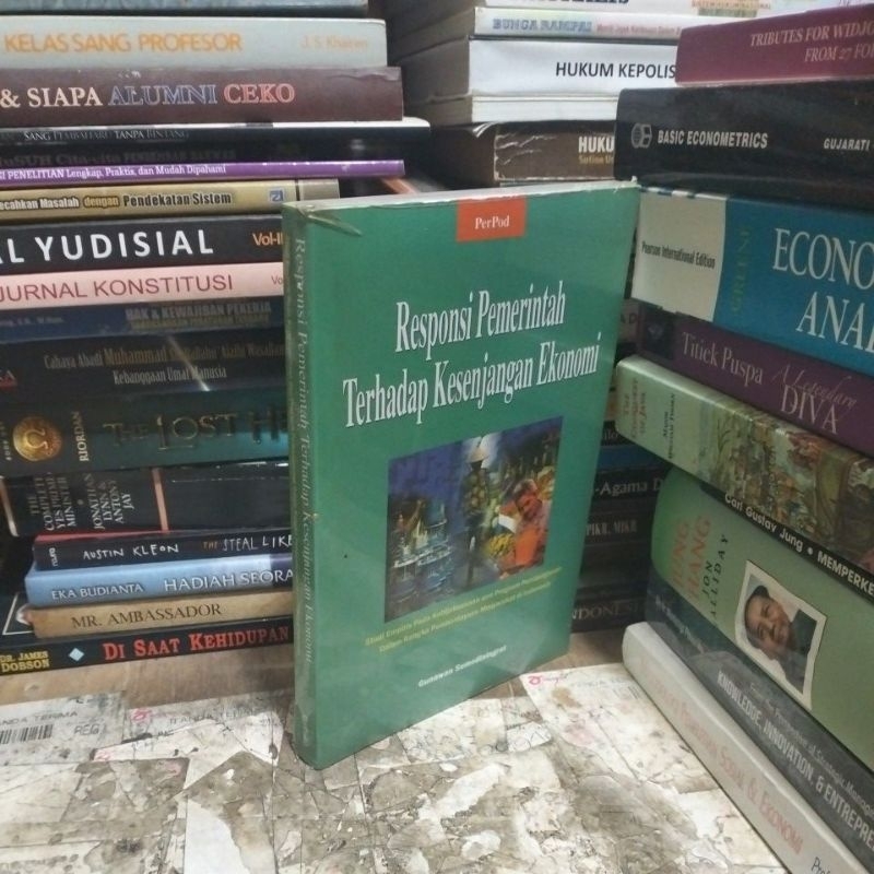 RESPONSI PEMERINTAH TERHADAP KESENANGAN EKONOMI by Gunawan Sumodiningrat