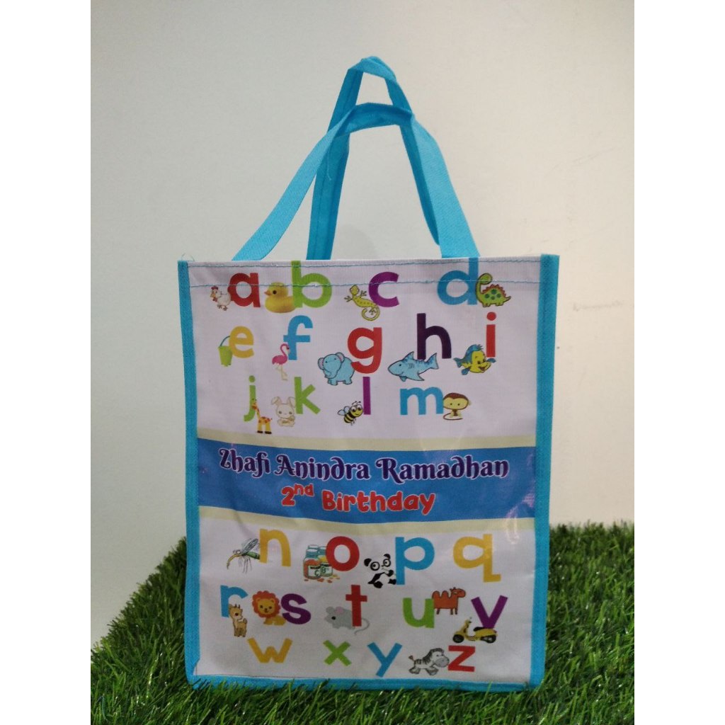 

Tas Ulang Tahun 30x15x30 / Goodiebag Oleh -Oleh Unik / Souvenir Ulang Tahun Custom Foto Murah Hemat