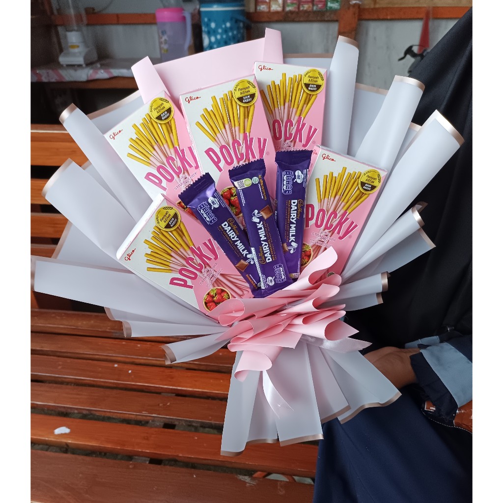 

Buket Coklat Campur (DAIRY MILK 90gr & POCKY)/Buket Wisuda/birthday/Hari Guru/Valentine