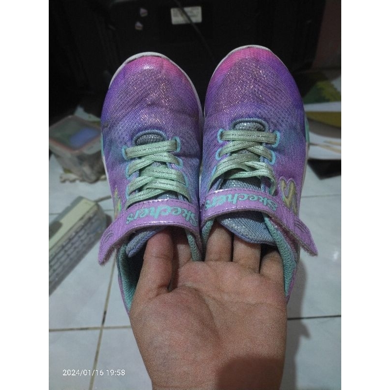 Skechers anak cewek -  Preloved sepatu skechers anak cewek