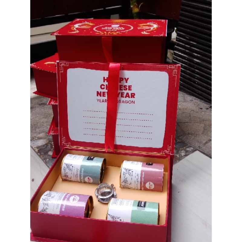 

Kotak Hampers Imlek , Tahun baru China bahan Hardbox 22x28x8cm