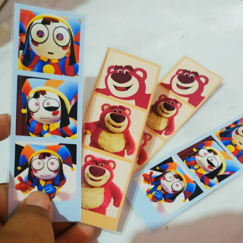 

Bookmark Pomni Lotso Pembatas Buku amazing digital circus Photostrip Lotso