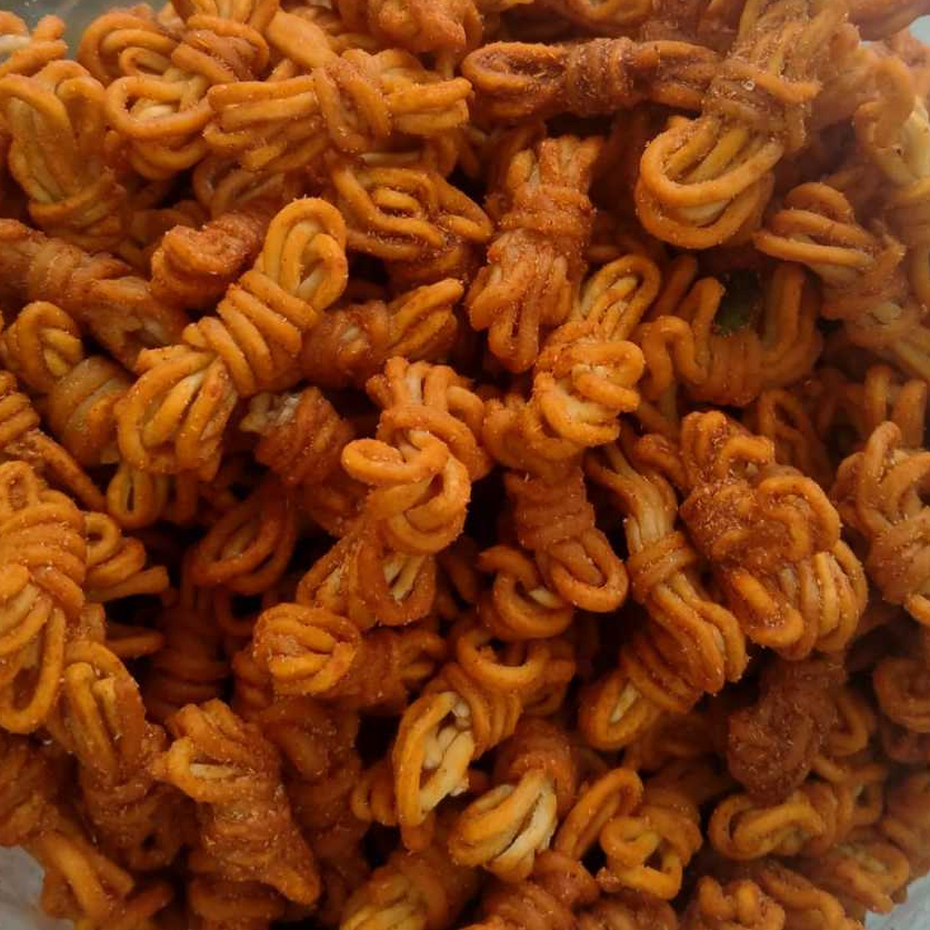 

Mie Gulung Pedas Daun Jeruk | Mie Gulung Pedas 250 gr | Cemilan 1/4 kg