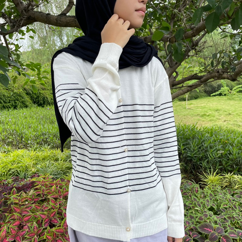 AslahStyle - Rora Broken White / Atasan Wanita / Knitwear Kancing Cantik