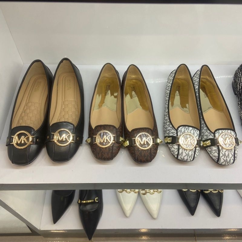 Sepatu flat Mk