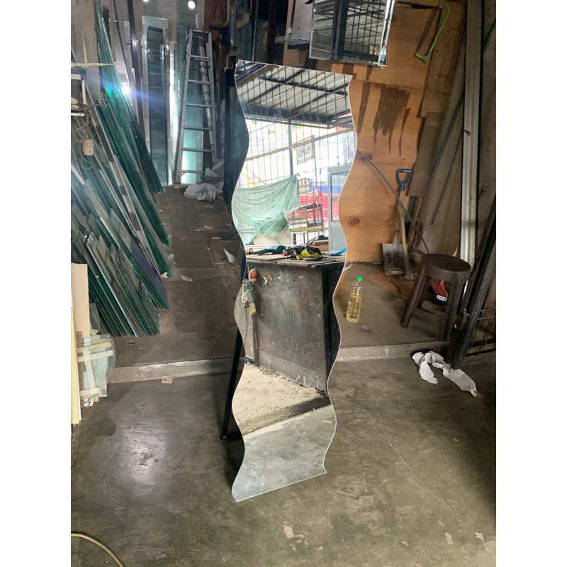 IRREGULAR STANDING MIRROR