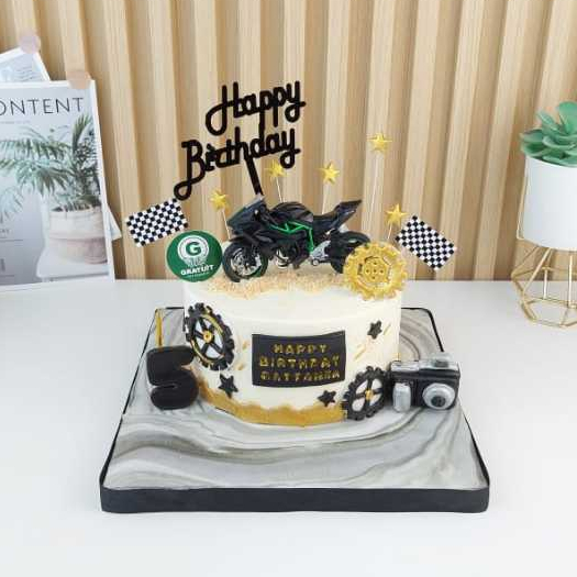 

CAKE TEMA MOTOR UK 15CM /KUE ULANG TAHUN