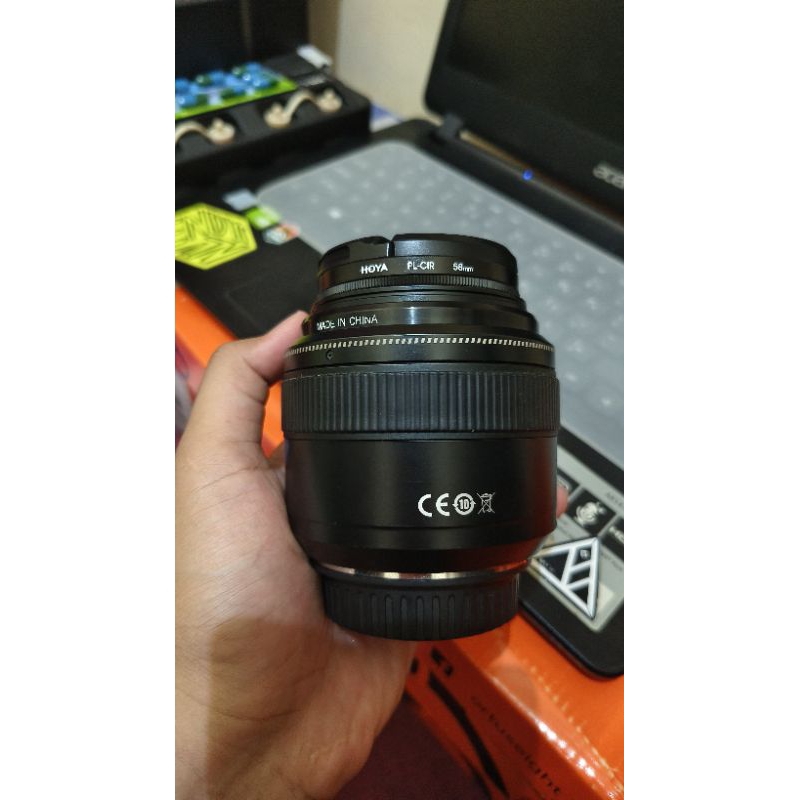 lensa yn canon 85mm f 1.8 second