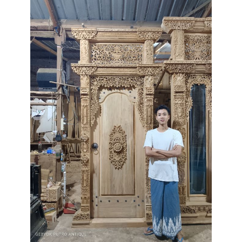 GEBYOK UKIR JEPARA MOTIF PINTU KAMAR