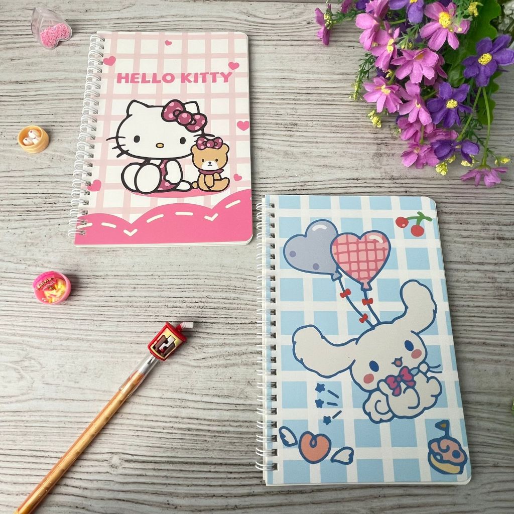 

Buku Spiral MOTIF Sanrio Ukuran A5 Kertas Bergaris Cinnamoroll Best Quality Notebook Spiral SANRIO Hello Kitty dan Cinamorol Perlengkapan Sekolah Anak Kekinian Fancy Harga Termurah Bisa COD