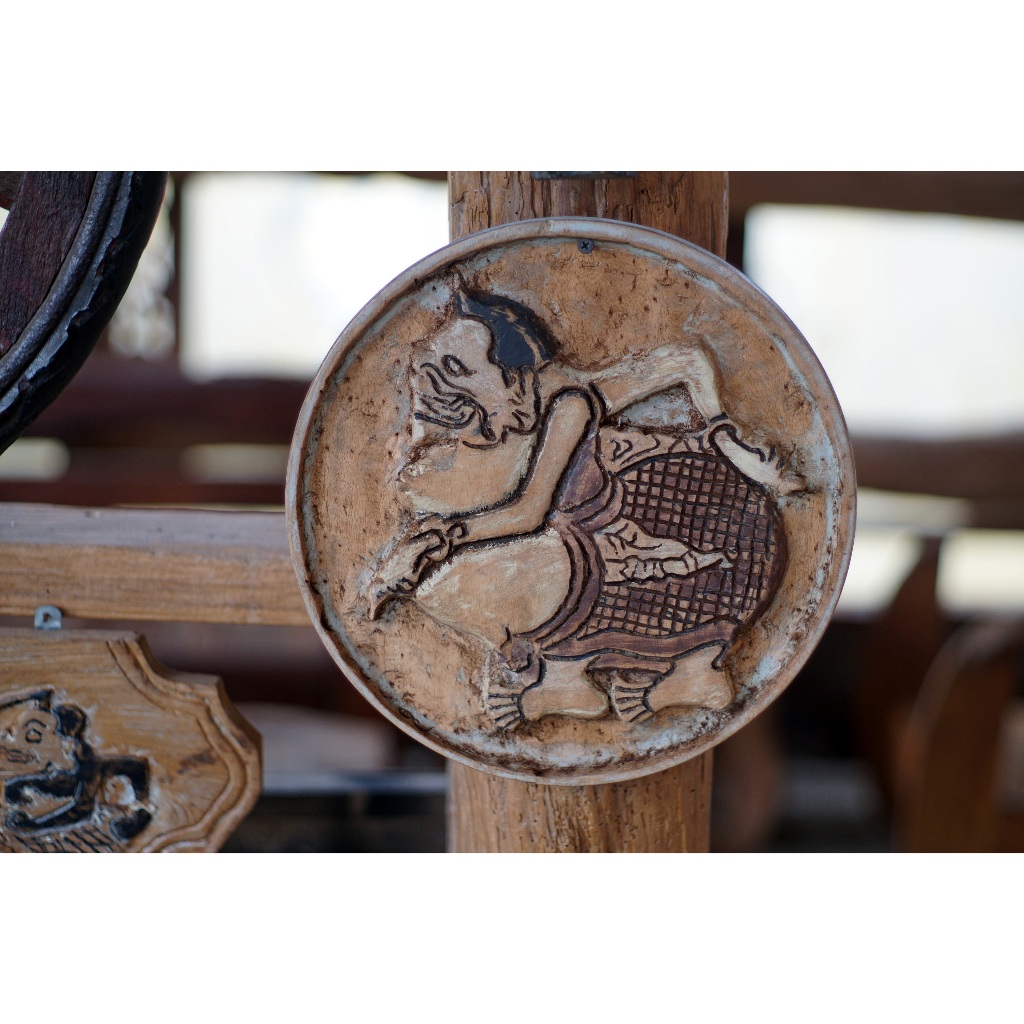 ukiran kayu klasik lingkaran