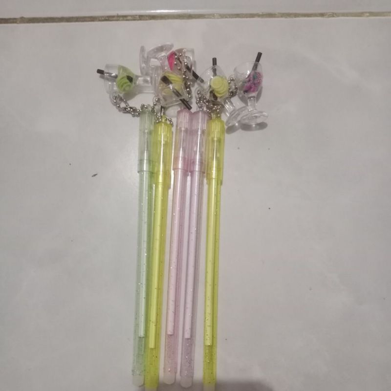 

Pulpen gantungan motif gelas