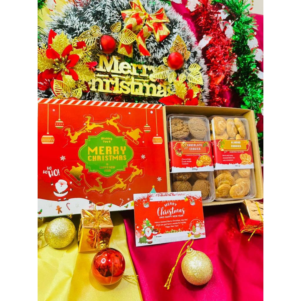 

TERLARIS READY STOCK PARCEL HAMPERS NATAL PARCEL KADO NATAL KUALITAS PREMIUM ISI 2 COOKIES COKLAT ALMOND COOKIES BINGKISAN HAMPERS NATAL FREE KARTU UCAPAN NATAL FREE PACKING BUBBLEWRAP