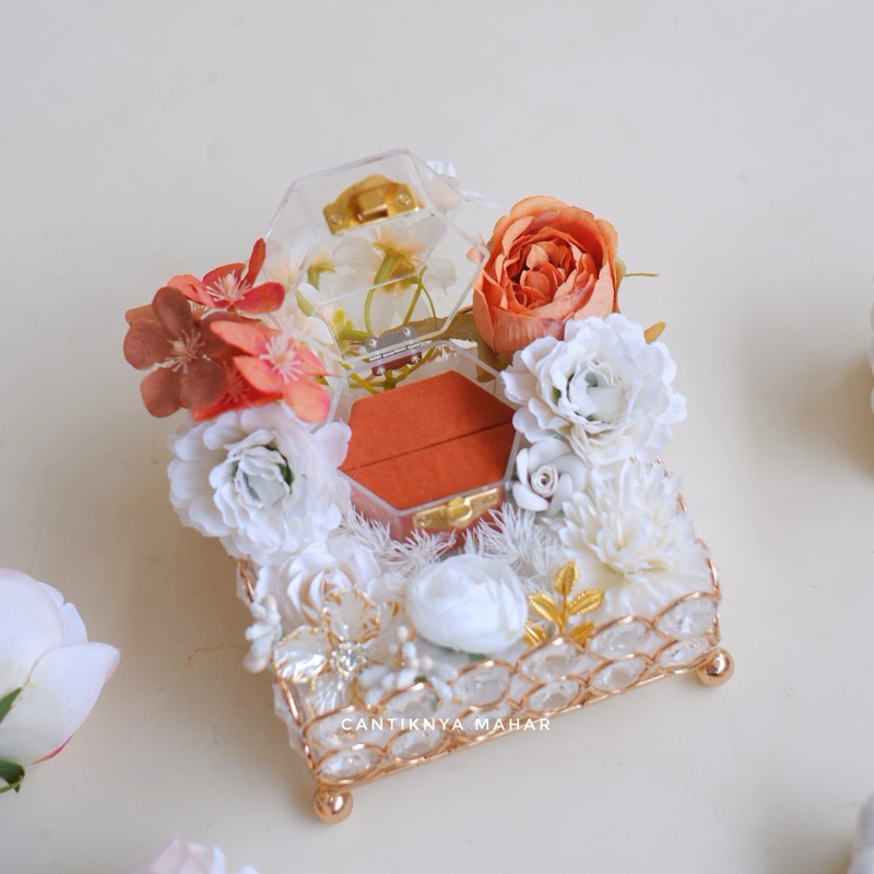 Kotak Cincin Kristal Akrilik Ringbox Pernikahan