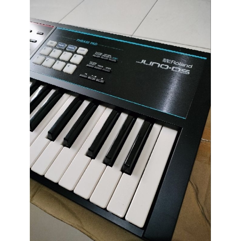 ROLAND JUNO DS61 / JUNO DS 61 / JUNO DS-61 Synthesizer Second Like New