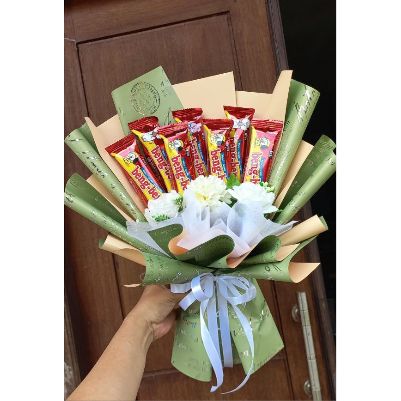 

Bucket beng beng Buket coklat Hadiah valentine Buket bunga