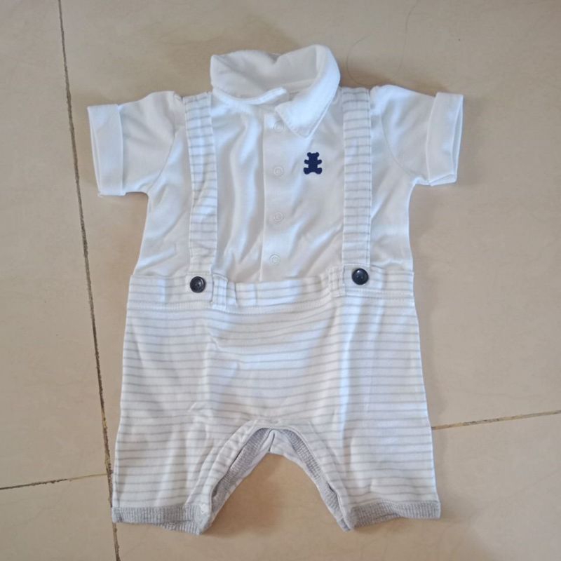 Baju bekas bayi