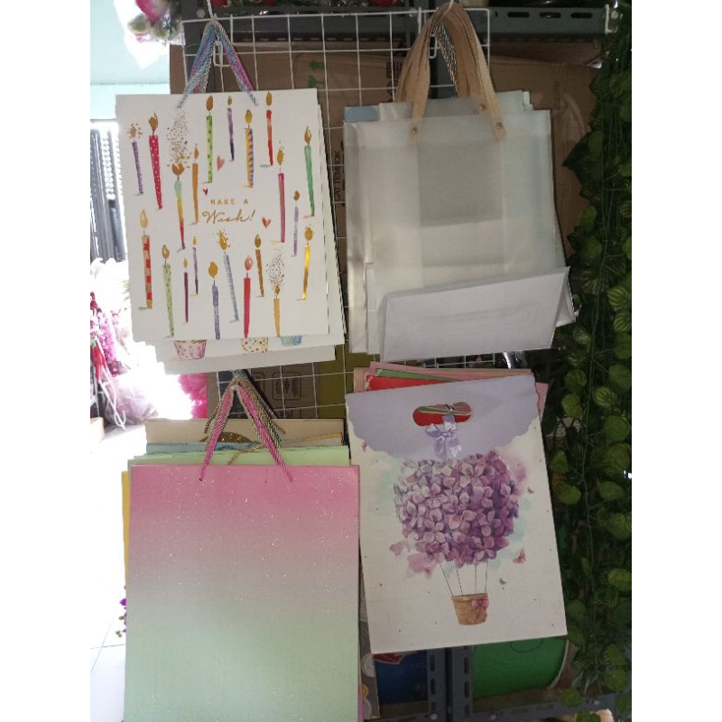 

paper bag/goodie bag/tas kado