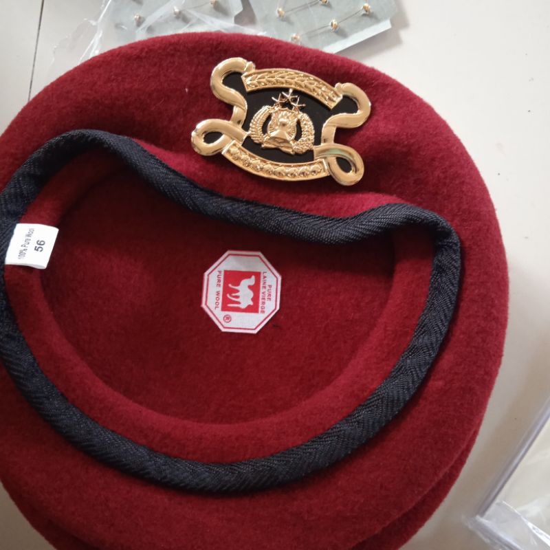 baret reserse reskrim merah tua camel plus emblem