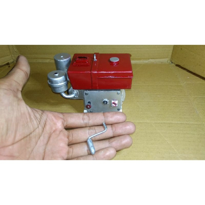 PROMO  Mainan Miniatur diesel bisa di engkol keluar asap