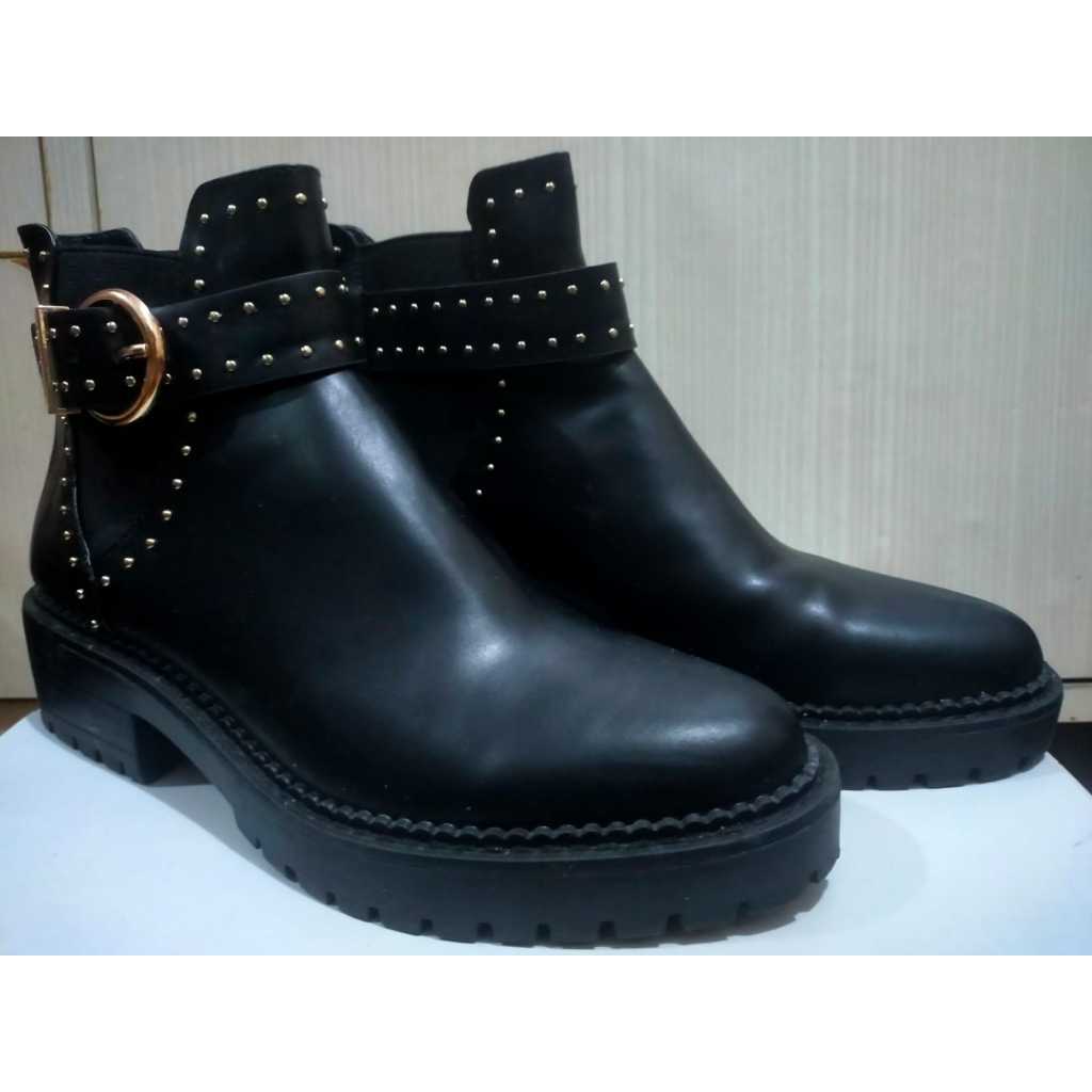 SEPATU BOOTS HITAM SEPATU BOOTS WANITA SEPATU BOOTS KULIT BRANDED STRADIVARIUS ORIGINAL (SECOND LIKE