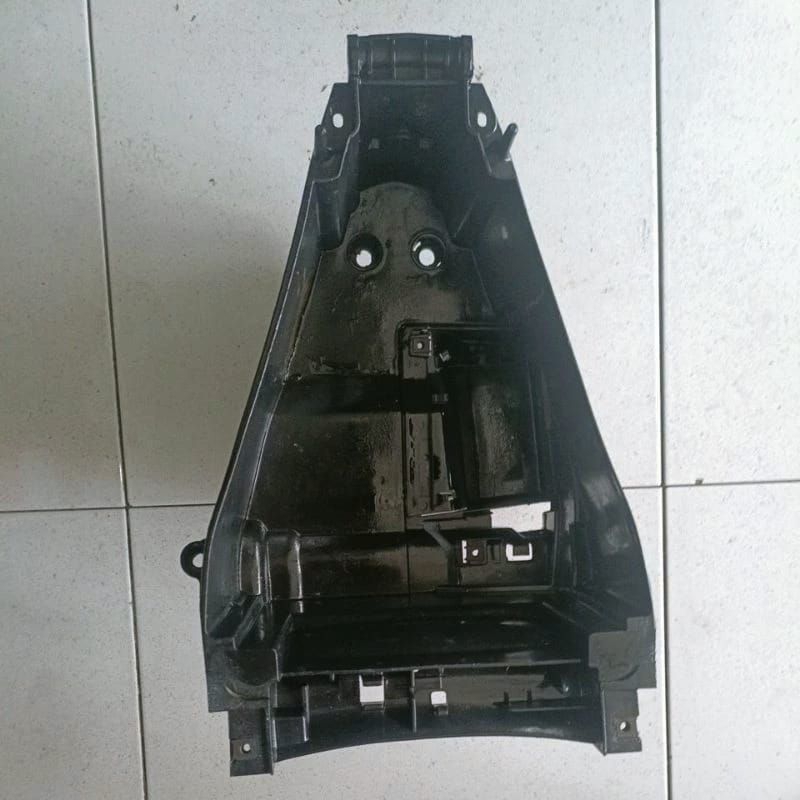 Box bagasi jok motor yamaha fino 125 kode BJ8 (seken)