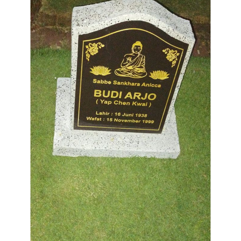 prasasti atau batu nisan